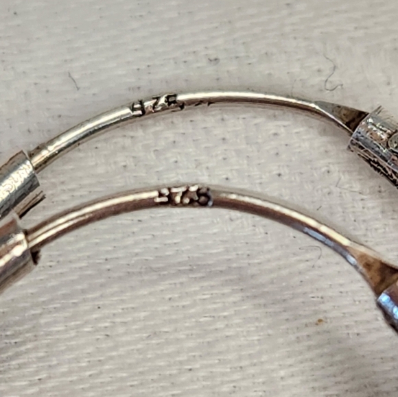 Vintage 90s Silver Hoop earrings - Picture 7 of 13